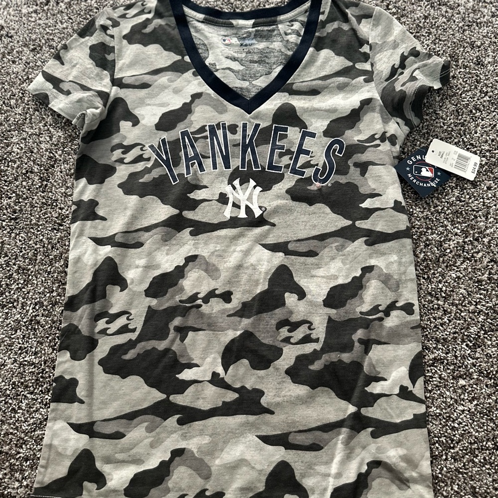 New York Yankees Camouflage V-Neck Shirt